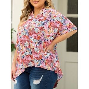 Jules & James boutique brand printed notched neck half sleeve top